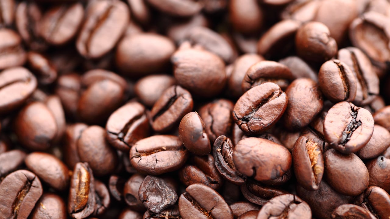 Mercado do café fecha em baixa nesta 3ª feira (09) em movimento de...