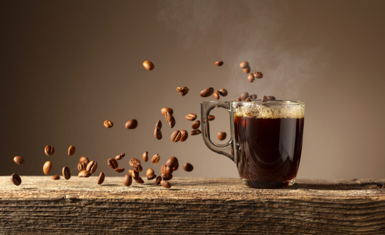 Como a cafeína é extraída e influencia o sabor do café - Hub do Café