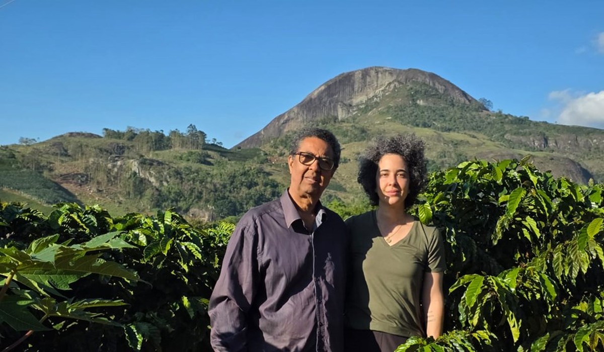 Campeã de prêmio de melhor café robusta divide o pódio com o pai