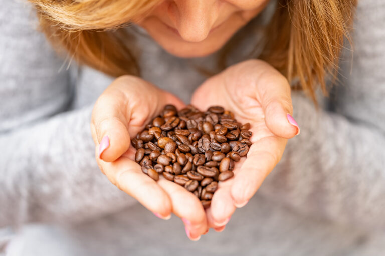 Aroma de café e perfume: a conexão que desperta os sentidos - Hub do Café