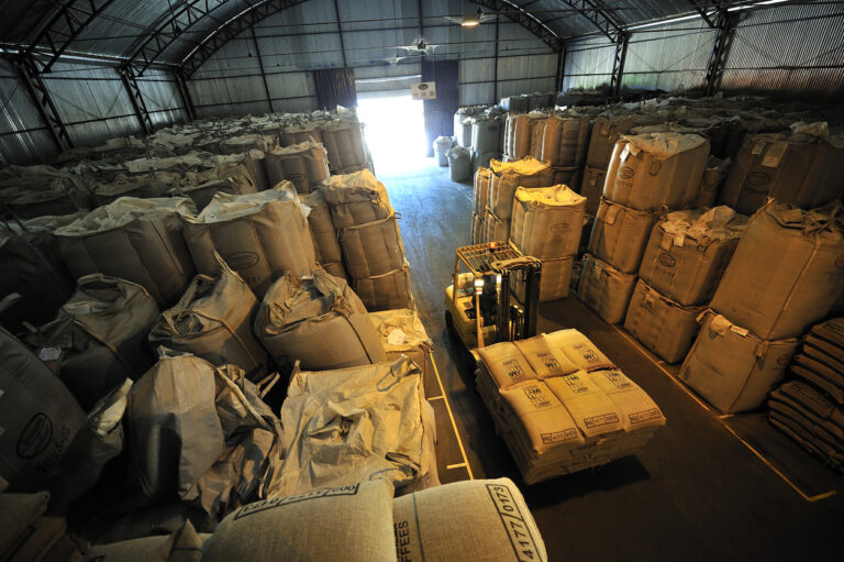 Relatório ressalta o café em um ano de instabilidade no mercado de commodities.