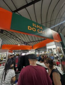 feira reúne grande público e destaca o momento do café na prosa