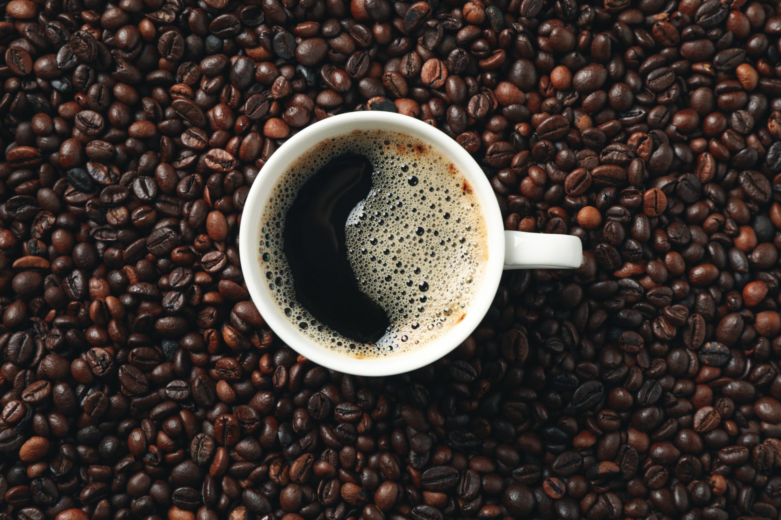 Café abre a terça-feira com valorização do arábica e desvalorização do robusta.