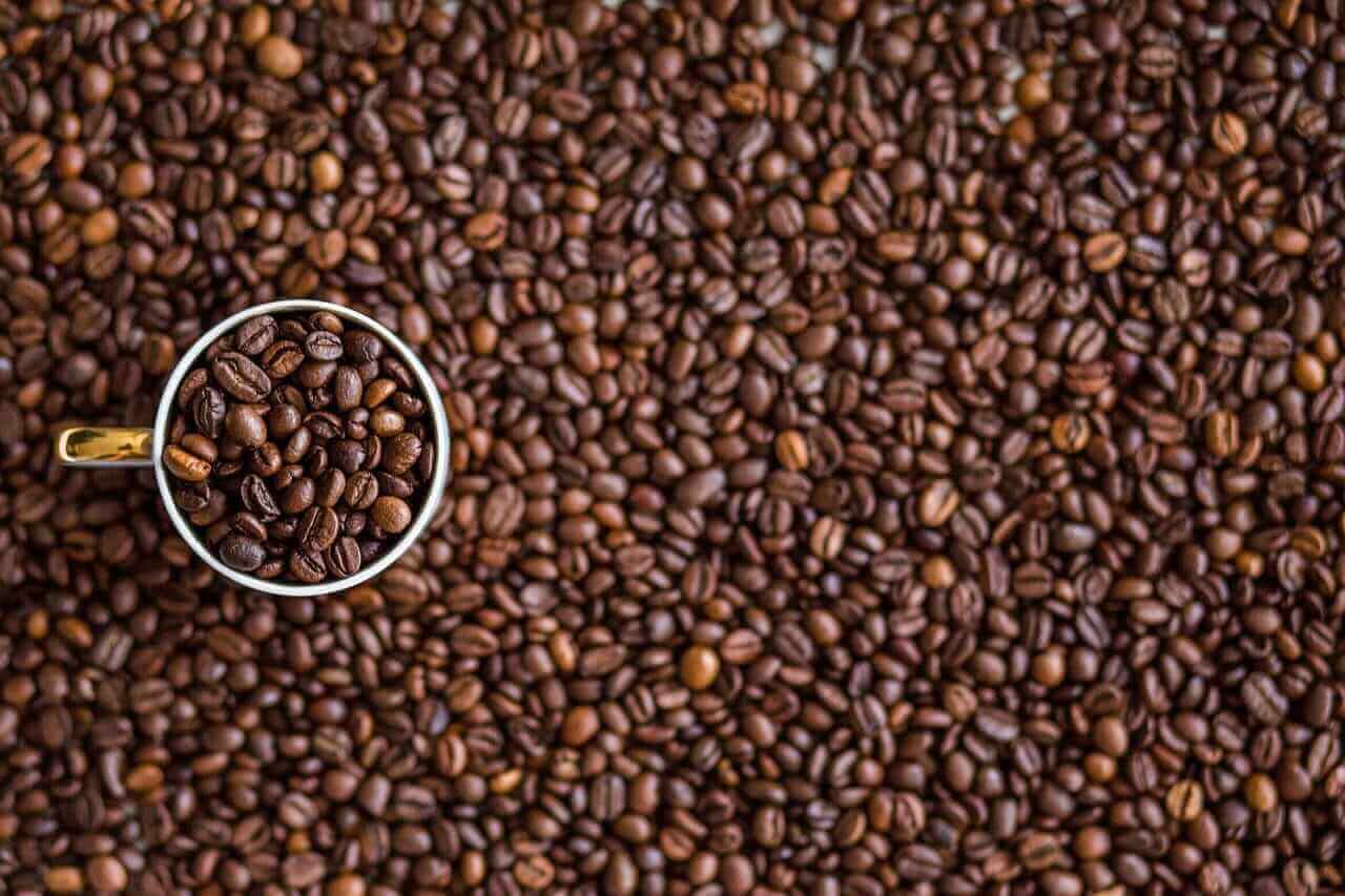 Café atinge menor nível em 19 meses, com queda superior a 2% em Nova York nesta quinta-feira.