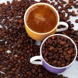 Café inicia a quarta-feira atento ao clima no Brasil e mantém sustentação...