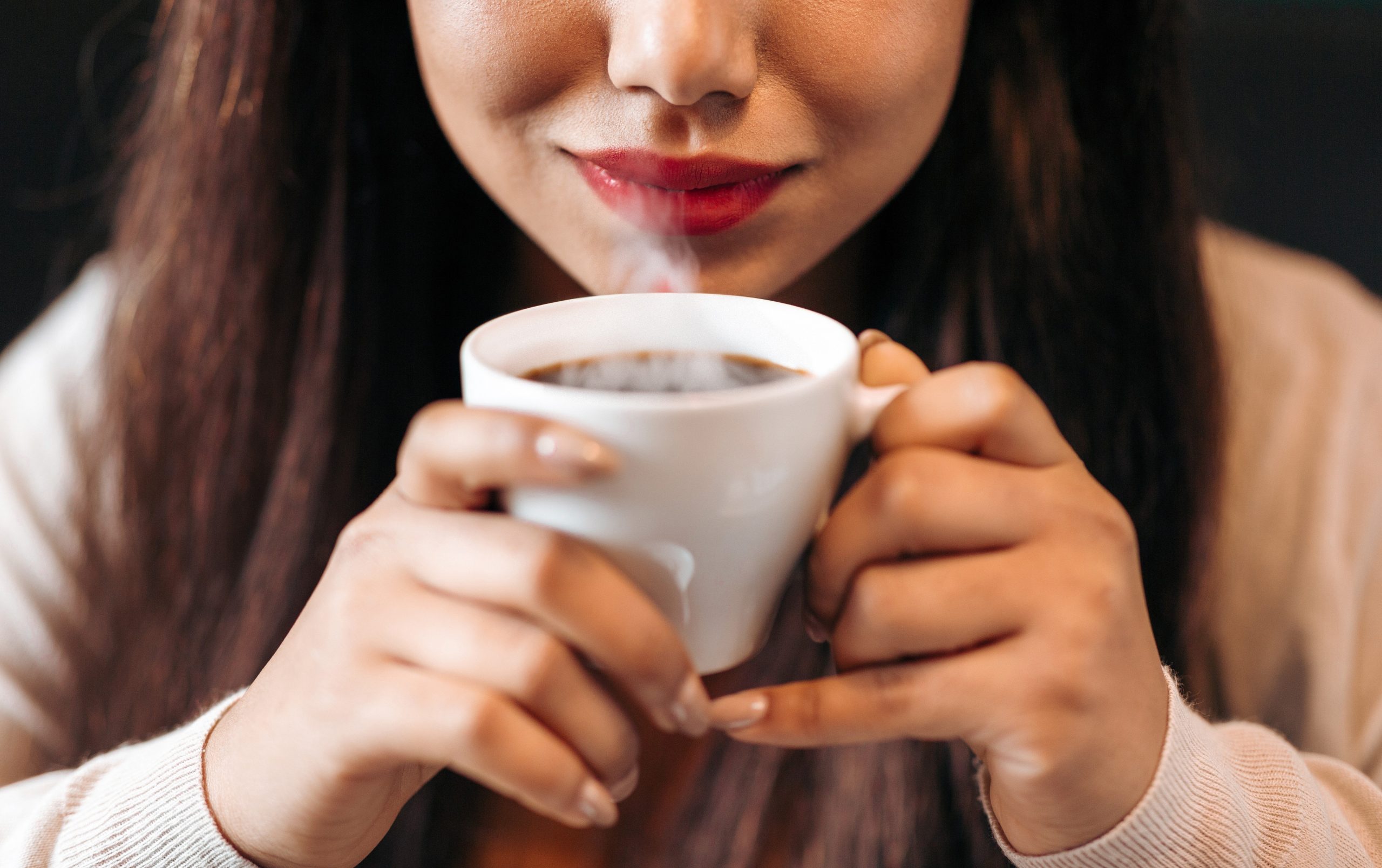 “Sem café, minha vida não faz sentido”: o que a pesquisa revela sobre essa rotina diária.